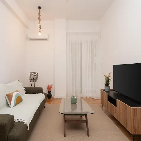 Liv - Comfortable & Stylish Escape In Pagrati *