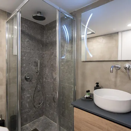 Liv - Comfortable & Stylish Escape In Pagrati Athens